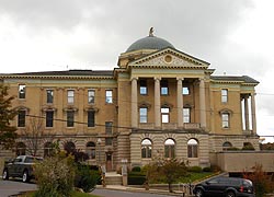 [photo, Frederick A. Thayer III Courthouse, 203 South 4th St., Oakland, Maryland]