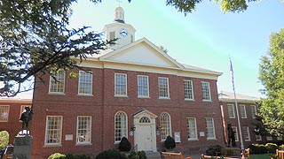 [photo, Talbot County Courthouse, 11 North Washington St., Easton, Maryland]